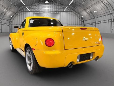 Used 2004 Chevrolet SSR w/ Preferred Equipment Group RWD image 3