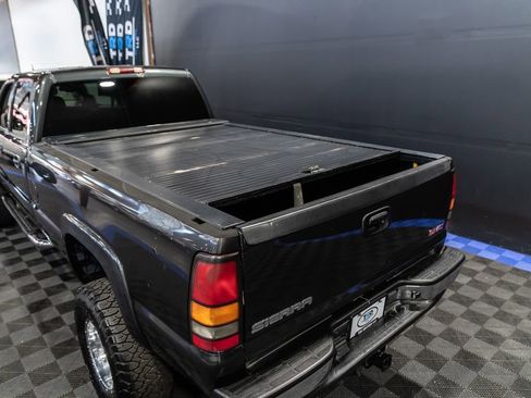 Used 2004 GMC Sierra 3500 SLT w/ Heavy-Duty Power Package AWD/4WD image 6