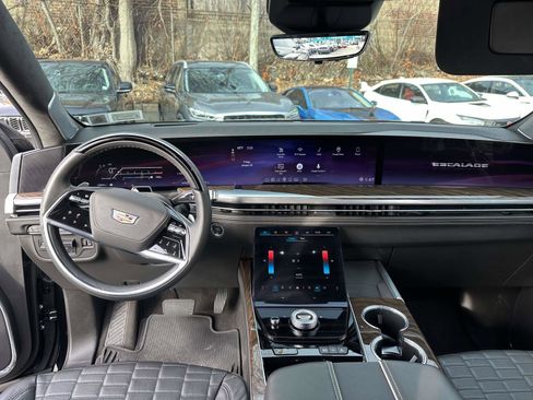 Used 2025 Cadillac Escalade Sport Platinum w/ LPO, ONYX Package AWD/4WD image 17