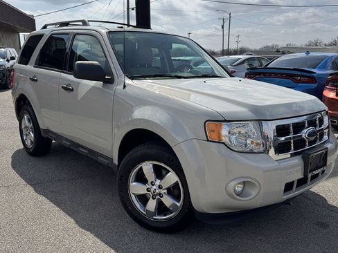 Used 2009 Ford Escape XLT image 2