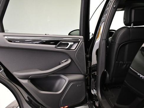 Certified 2026 Porsche Macan AWD/4WD image 43
