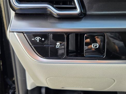 Used 2024 Kia Sportage EX image 30