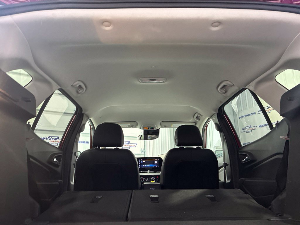 Used 2025 Chevrolet Trax LT FWD image 34