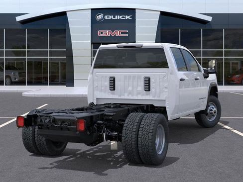 New 2025 GMC Sierra 3500 Pro image 4