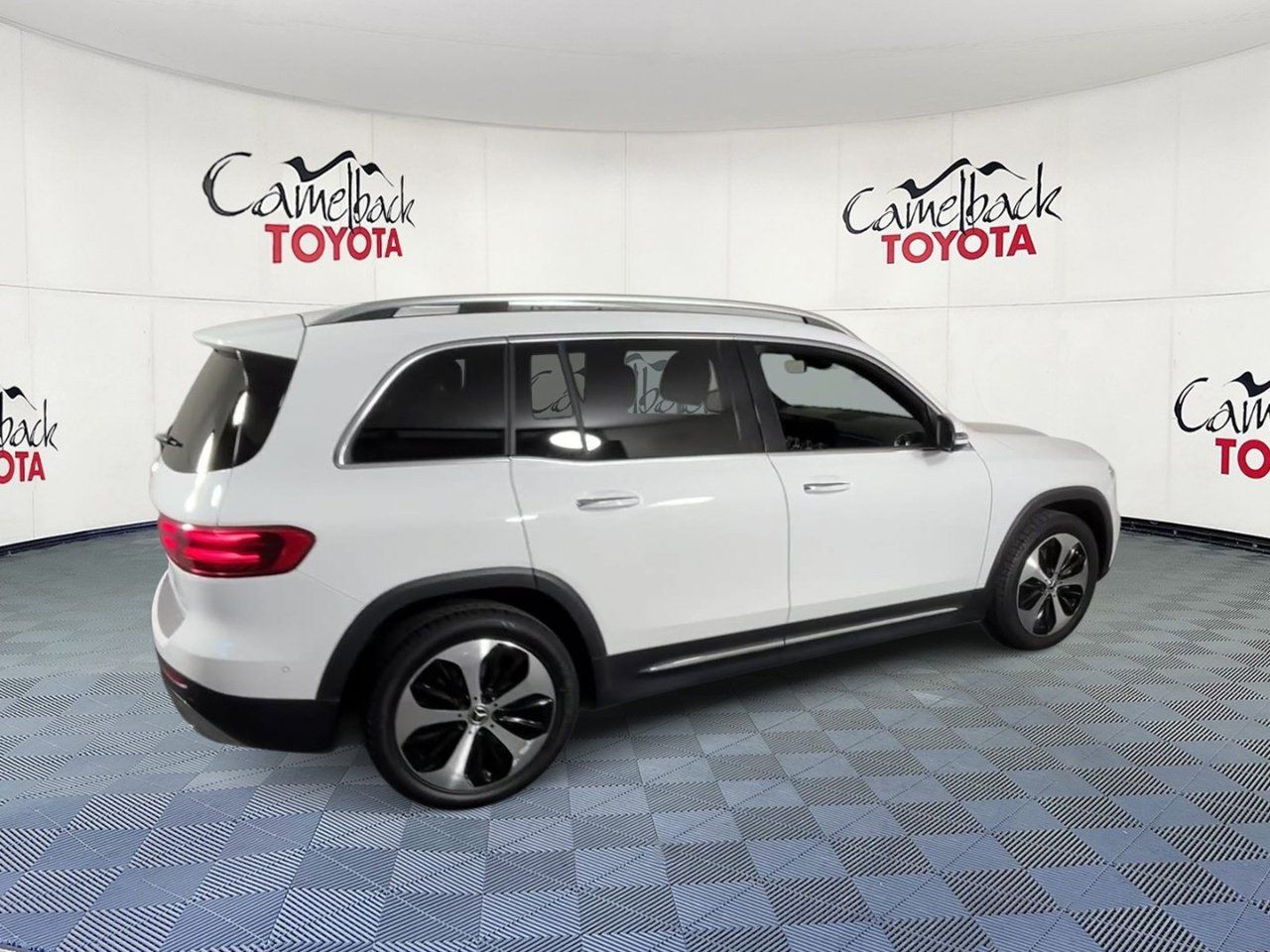 Used 2025 Mercedes-Benz GLB 250 image 3