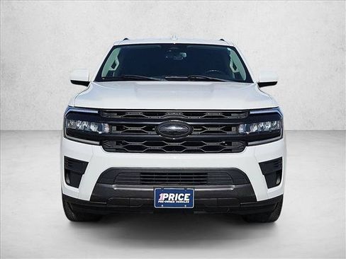 Used 2023 Ford Expedition XLT RWD image 2