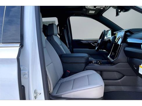 New 2026 GMC Yukon Elevation w/ Elevation Premium Package AWD/4WD image 11