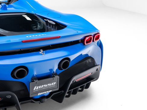 Used 2024 Ferrari SF90 Spider image 36