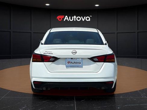 Used 2025 Nissan Altima 2.5 SV FWD image 4