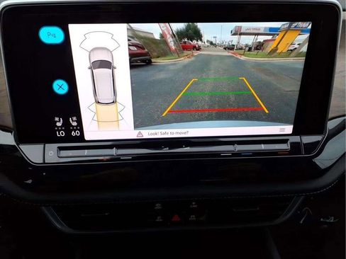 Used 2025 Volkswagen Atlas SE image 15