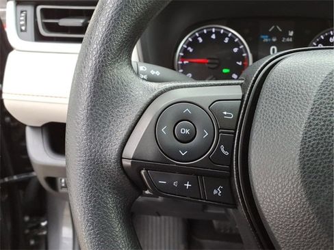 Used 2022 Toyota RAV4 XLE image 17