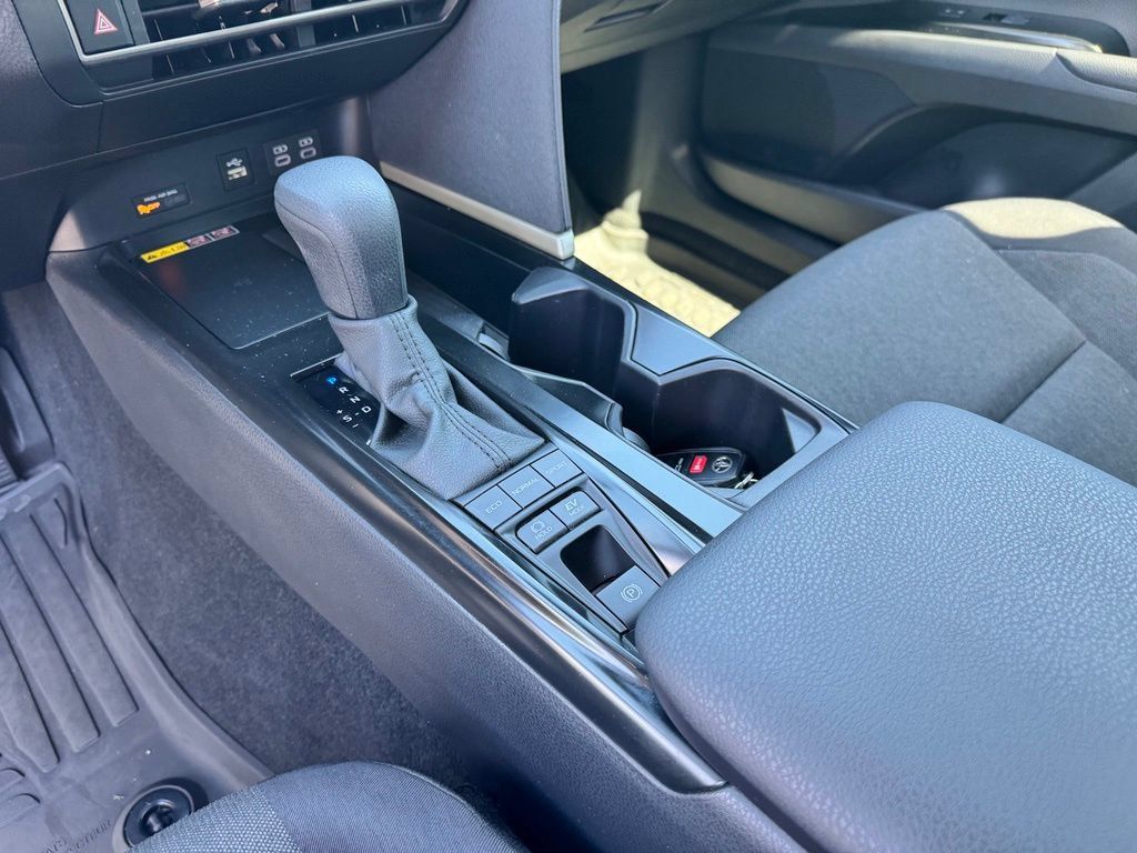 Used 2025 Toyota Camry LE FWD image 20