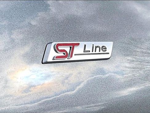 Used 2025 Ford Explorer ST-Line w/ ST-Line Street Pack image 14