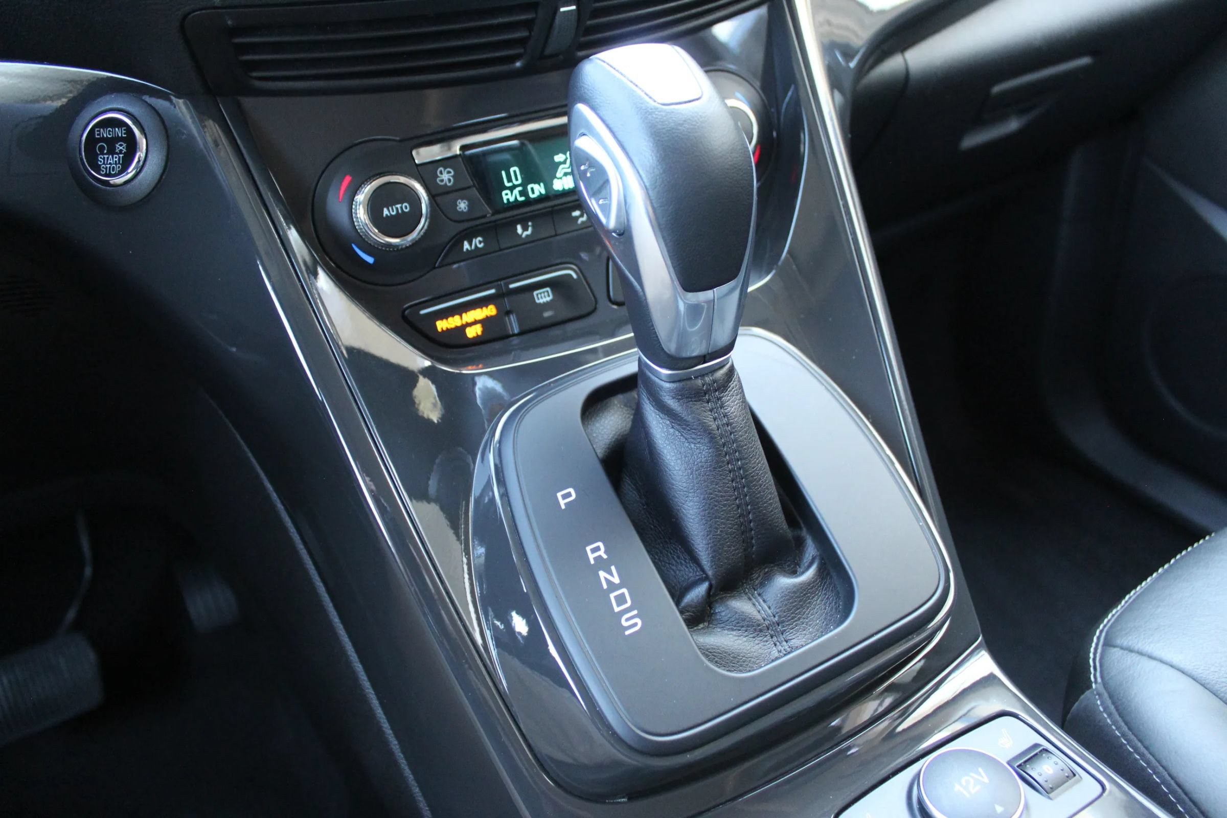 Used 2015 Ford Escape Titanium AWD/4WD image 16
