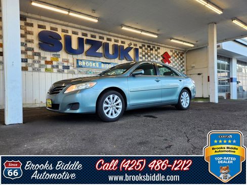 Used 2011 Toyota Camry LE image 1