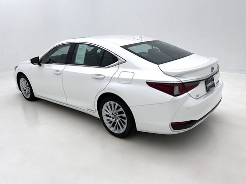 Used 2019 Lexus ES 300h image 9