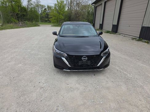 Used 2024 Nissan Sentra SV w/ SV Premium Package FWD image 2