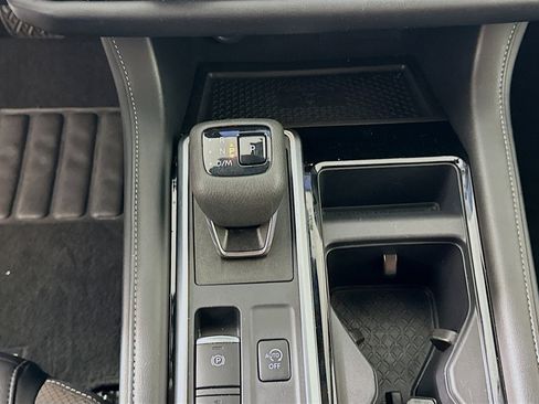 Used 2025 Nissan Pathfinder SL image 24