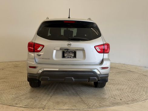 Used 2018 Nissan Pathfinder S image 10