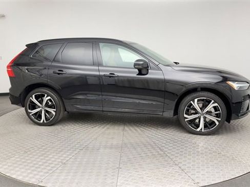 Certified 2023 Volvo XC60 B6 Ultimate w/ Climate Package image 9