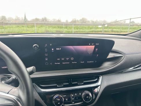 Used 2025 Buick Envista Sport Touring image 21