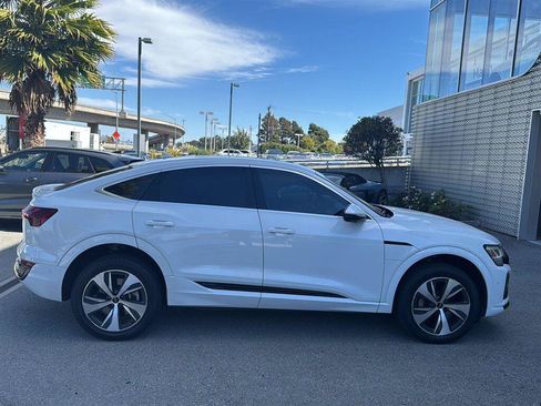 Used 2024 Audi Q8 e-tron Premium Plus AWD/4WD image 5