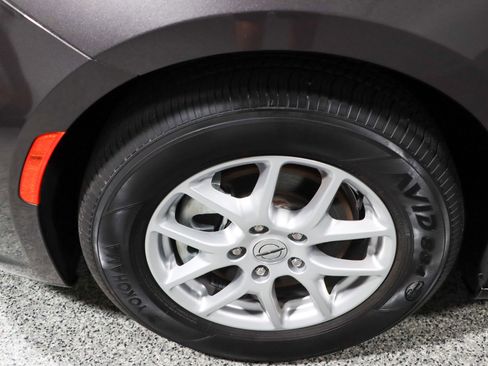 Used 2023 Chrysler Pacifica Touring-L FWD image 11