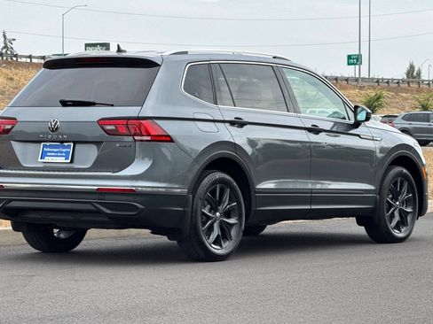 Used 2024 Volkswagen Tiguan SE AWD/4WD image 3