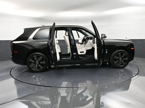 Used 2022 Rolls-Royce Cullinan image 41