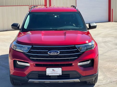 Used 2019 Ford Explorer XLT w/ Equipment Group 202A image 4