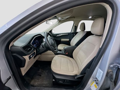 Used 2020 Ford Escape SE image 13