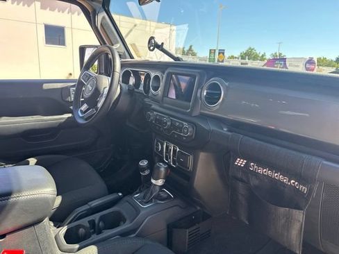 Used 2019 Jeep Wrangler Unlimited Sahara AWD/4WD image 18