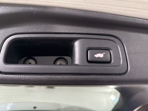 Used 2018 Honda Pilot Touring image 15