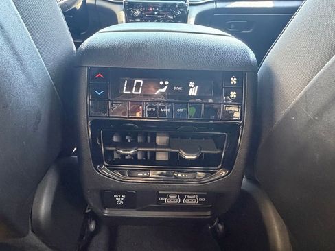 Used 2023 Jeep Grand Cherokee L Laredo image 26