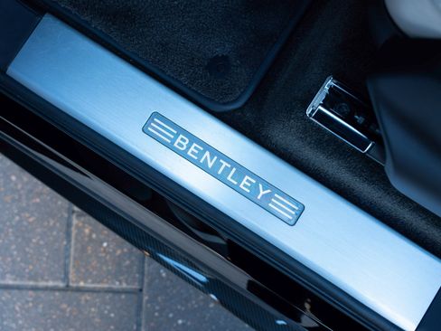 Used 2023 Bentley Bentayga Extended Wheelbase image 17