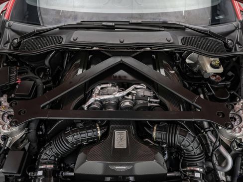 Used 2019 Aston Martin V8 Vantage Coupe RWD image 95