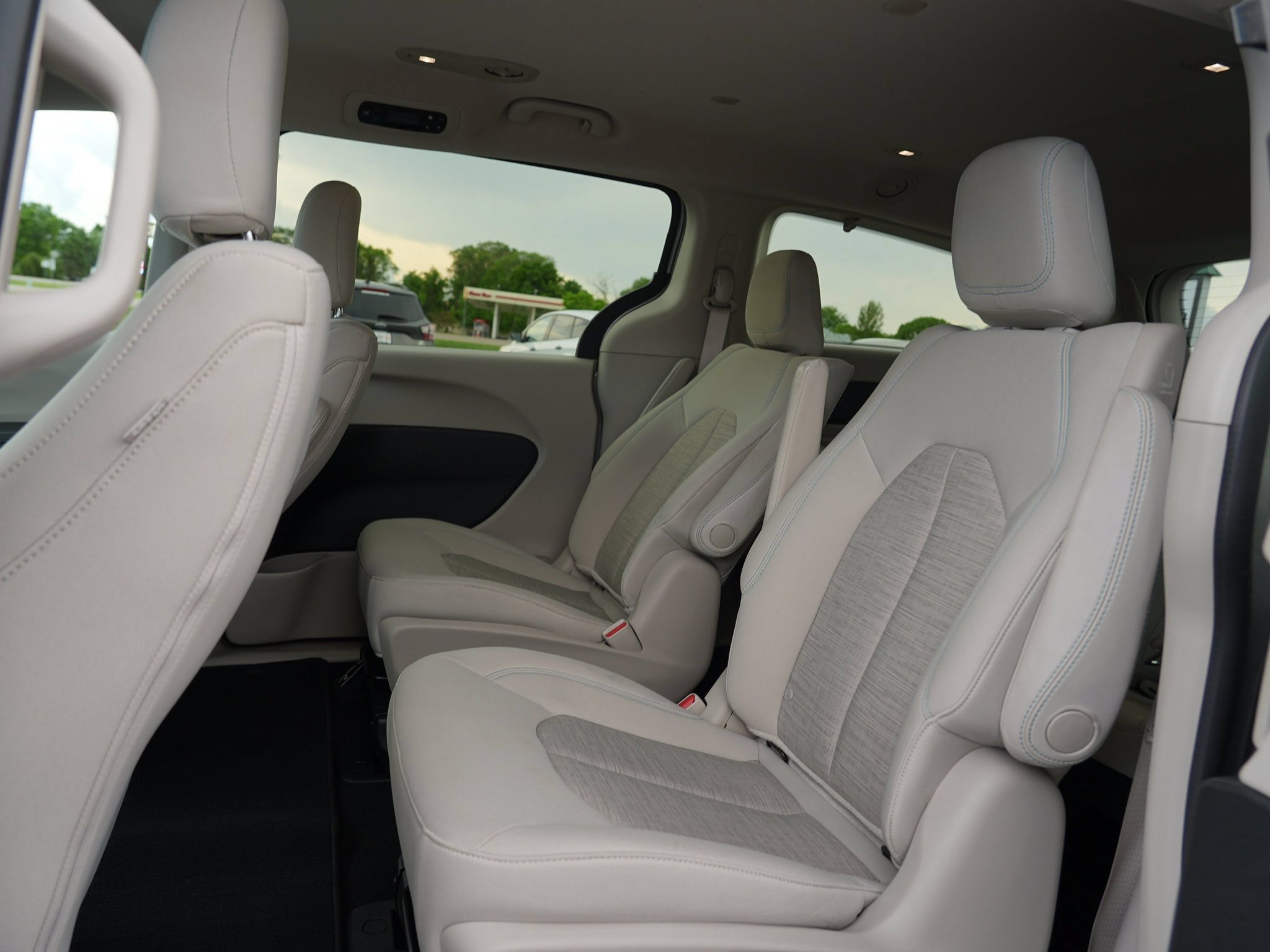 Used 2017 Chrysler Pacifica Touring Plus FWD image 19