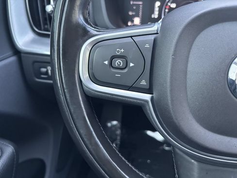 Used 2019 Volvo XC60 T5 Momentum w/ Premium Package AWD/4WD image 16