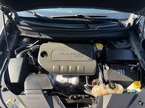 Used 2020 Jeep Cherokee Latitude Plus w/ Cold Weather Group AWD/4WD image 25