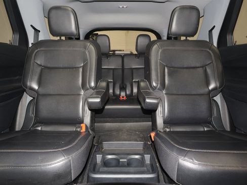 Used 2021 Ford Explorer XLT w/ Equipment Group 202A image 33