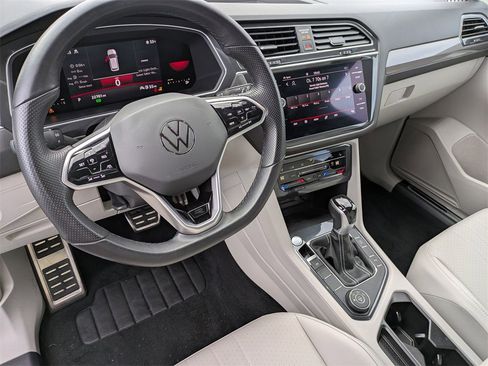 Used 2022 Volkswagen Tiguan SE R-Line image 15