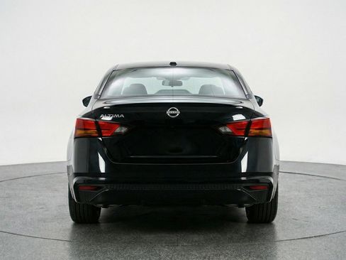 Used 2025 Nissan Altima 2.5 SV image 7