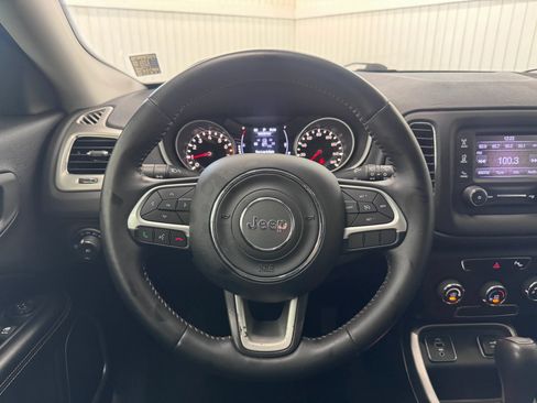 Used 2018 Jeep Compass Latitude w/ Safe & Security Group FWD image 19