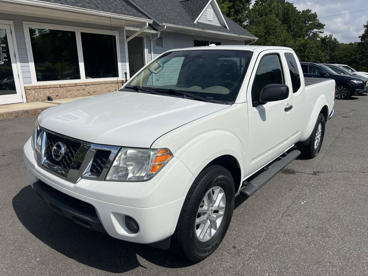 Used 2017 Nissan Frontier SV RWD image 1