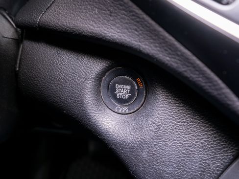 Used 2019 Jeep Cherokee Latitude Plus w/ Cold Weather Group image 29