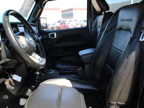 Used 2023 Jeep Wrangler Unlimited Sahara w/ Cold Weather Group AWD/4WD image 38