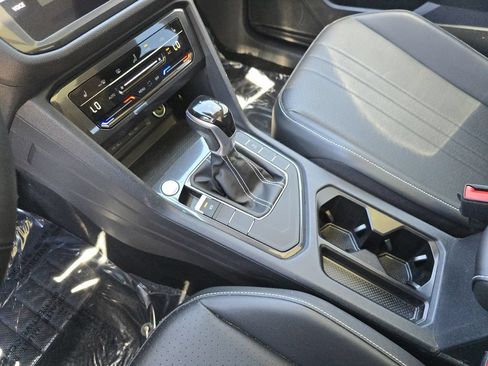 Used 2022 Volkswagen Tiguan SE FWD image 32