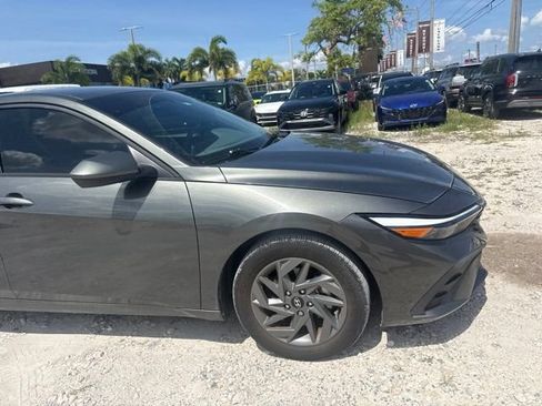 Used 2024 Hyundai Elantra SEL FWD image 4