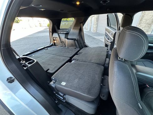 Used 2016 Ford Explorer XLT AWD/4WD image 9