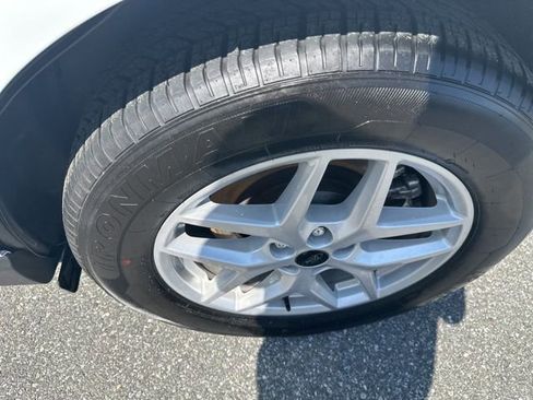 Used 2024 Ford Edge SEL image 33